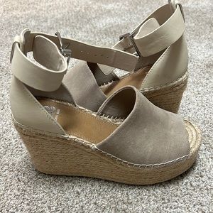 Gianni Bini Big-Spender Espadrille Wedges, size 7.5, Taupe/Cream